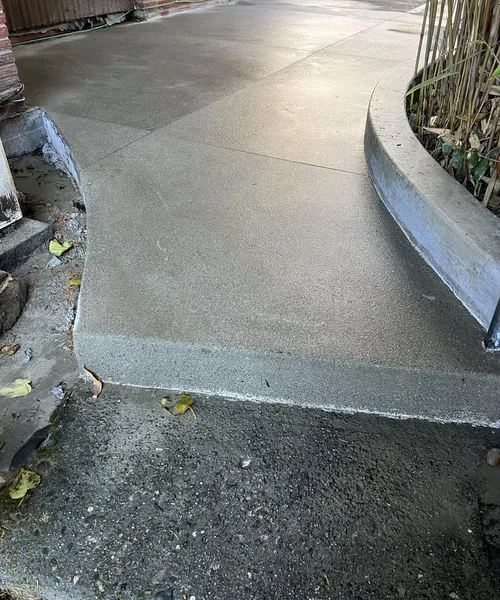 Patio, Retaining Wall, Step and Driveway Concrete in Seattle 